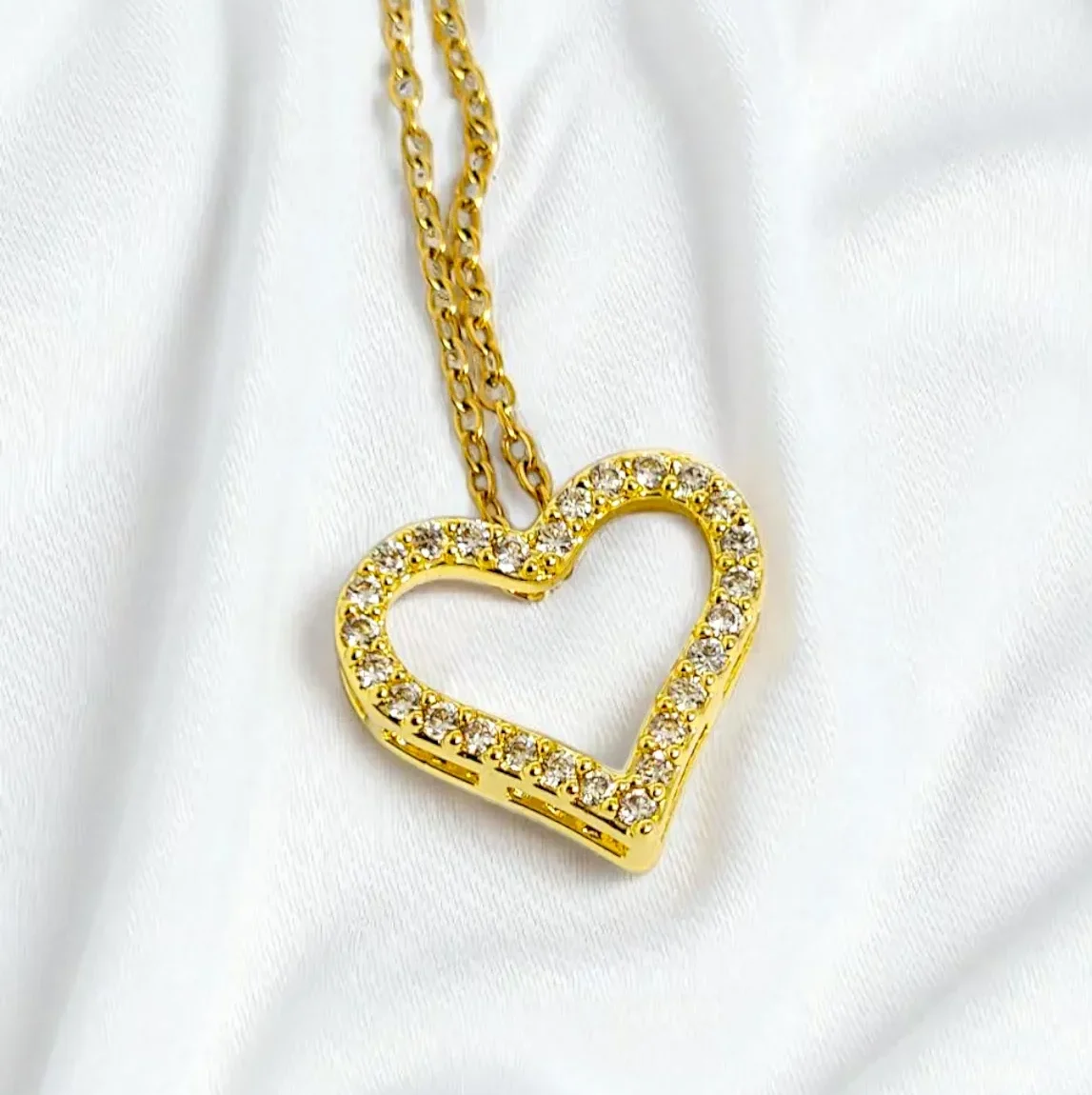 Golden heart jewelry set with stone نیم ست قلب نگیندار طلایی